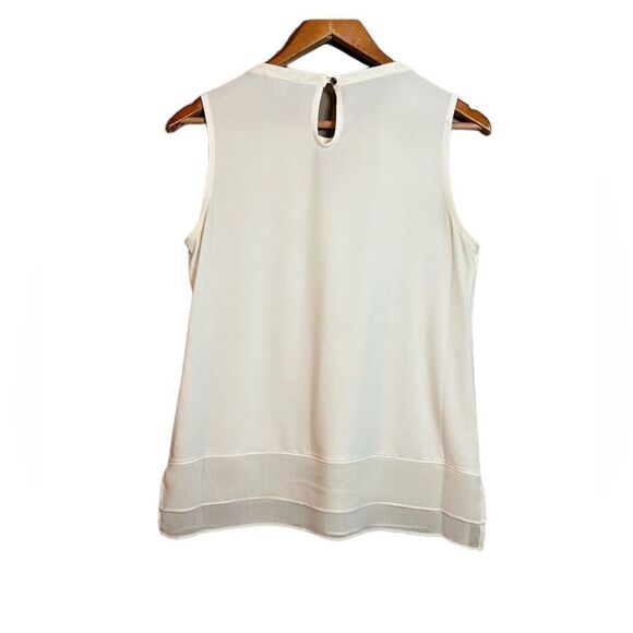 3 for $30! Tommy Hilfiger tank top with key hole detail - Picture 8 of 8
